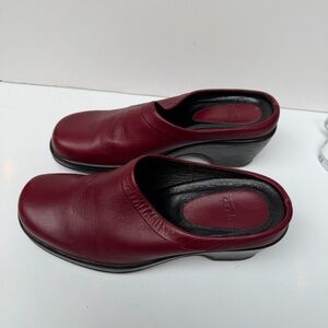 Dansko Burgundy Leather Mules / Clogs
